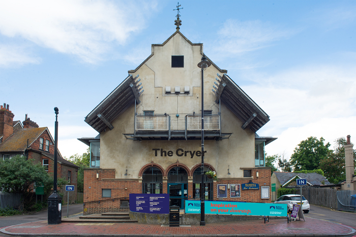 Cryer front detail
