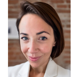 Anna Collins headshot