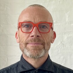 Ian Chalk headshot