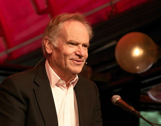 "Jeffrey Archer @ Oslo bokfestival 2012 4" by Bjørn Erik Pedersen is licensed under CC BY 3.0. 